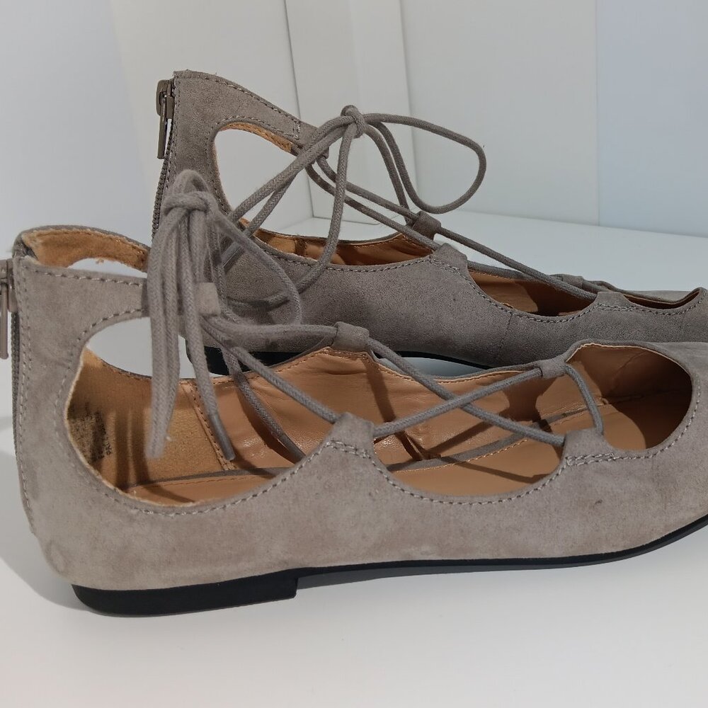 Express Lace-Up Pointy Toe Flats, size 8, grey - Picture 2 of 5